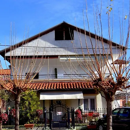 Zeusplace Georgia House ليبتوكاريا